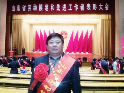 泰安市市长质量奖获得者、山东省劳动模范康凤明.jpg 泰安市市长质量奖获得者、山东省劳动模范康凤明.jpg